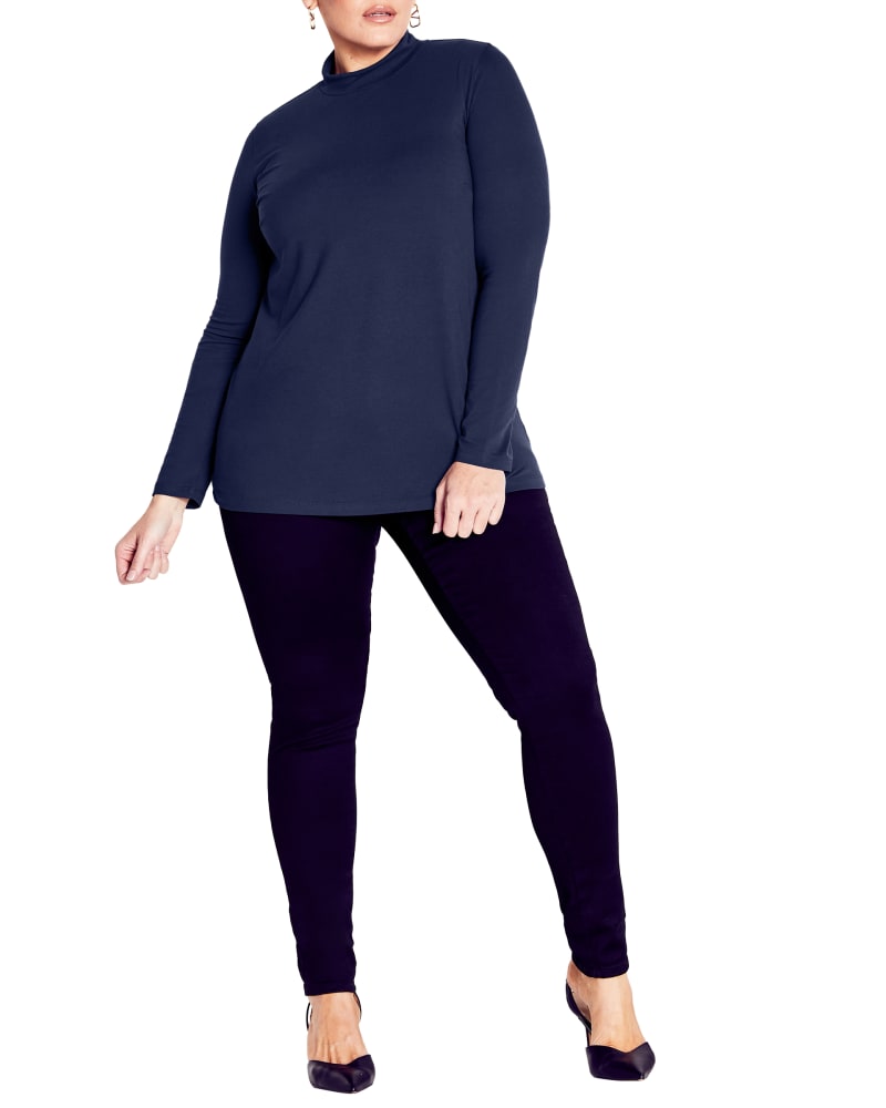 Front of a model wearing a size 20 TOP ORGANIC MOCK NCK in Navy by avenue. | dia_product_style_image_id:310332